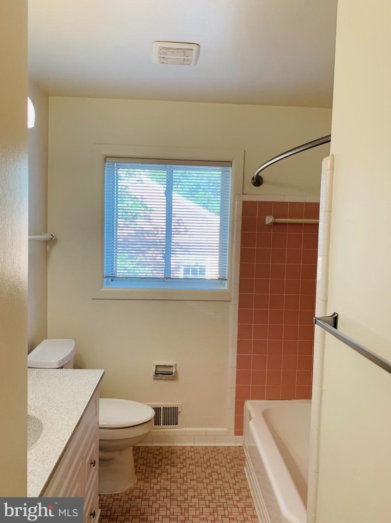 1815 Quebec St, Arlington VA  22207-3048 exterior