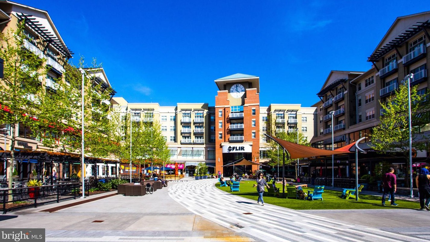 1805 Crystal Dr, Arlington VA  22202-4400 exterior
