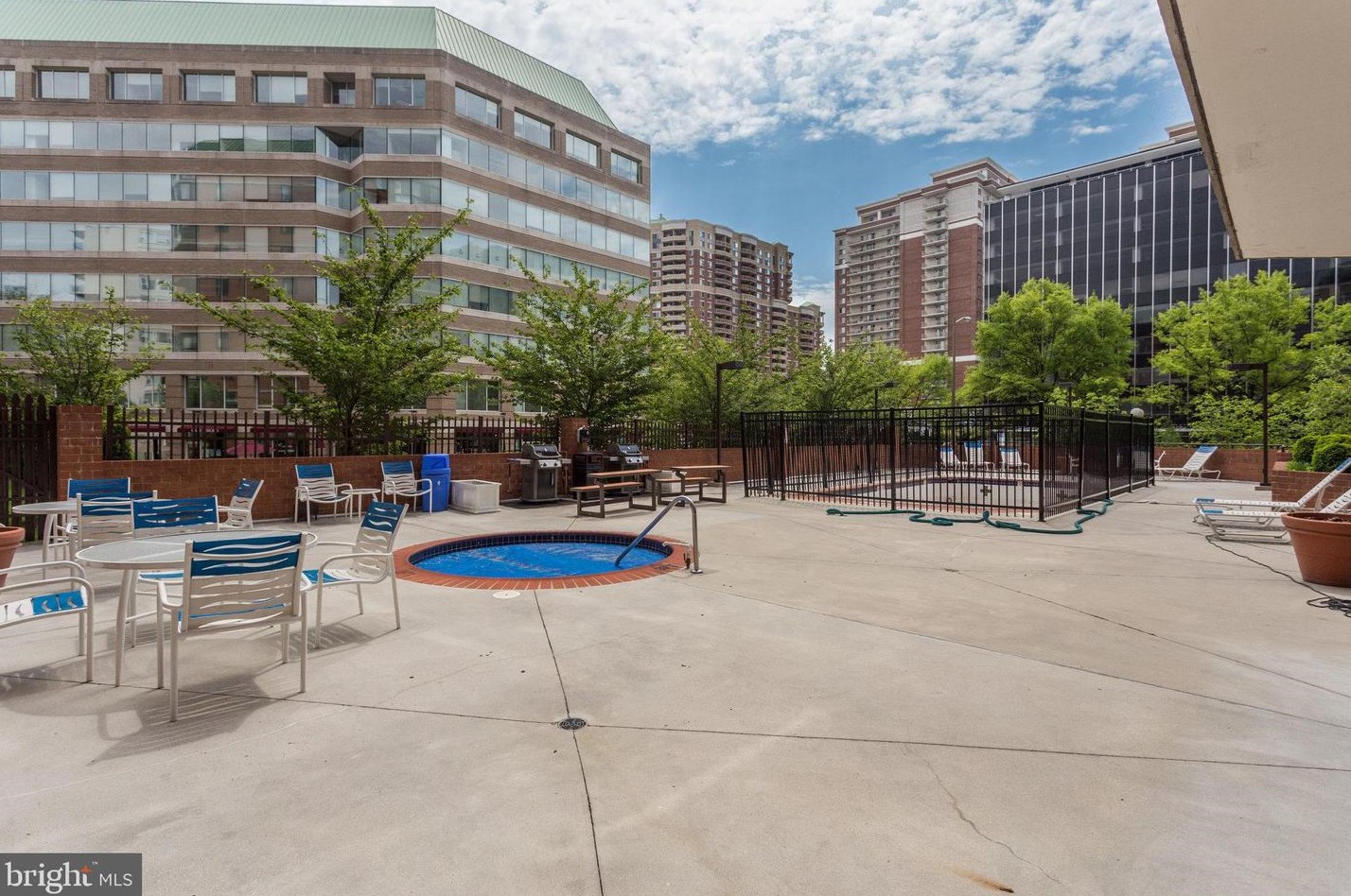 1001 Randolph St, Arlington VA  22201-5602 exterior