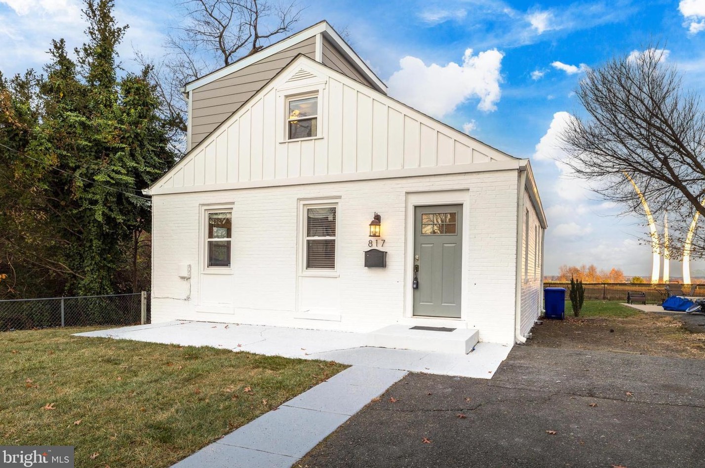 817 Oak St, Arlington VA  22204-4509 exterior