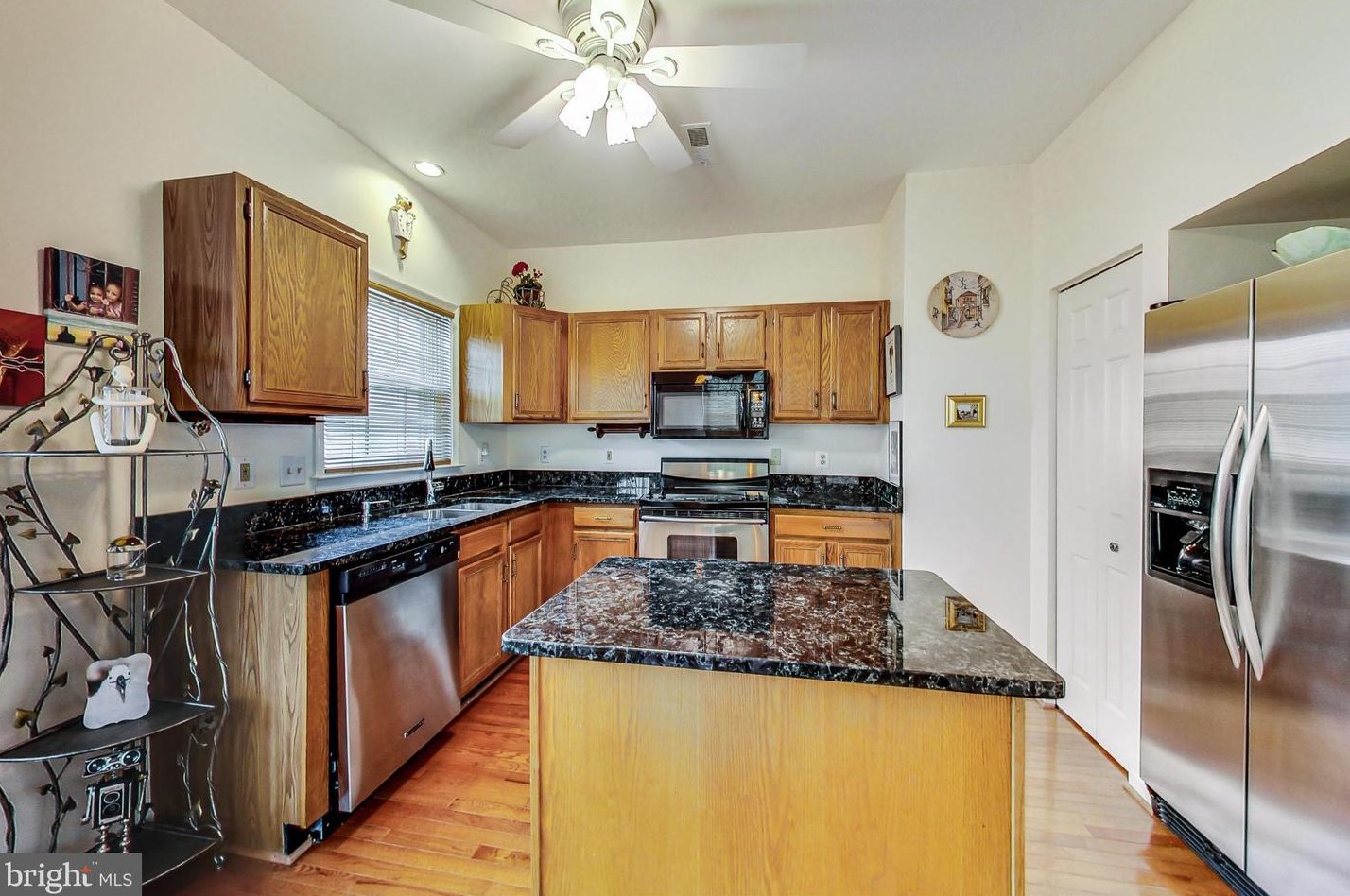 1900 Daniel St, Arlington VA 22201-4110 exterior