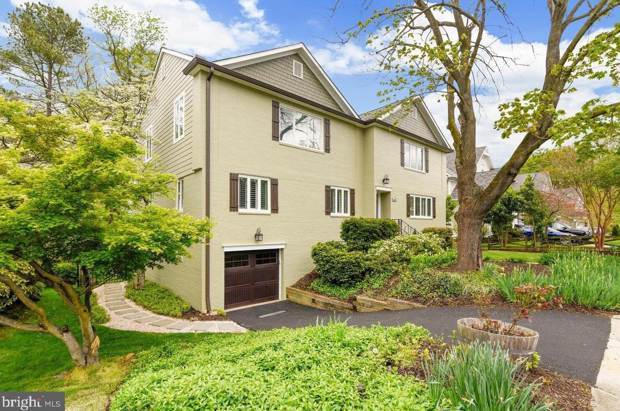 3425 Randolph St, Arlington VA  22207-4439 exterior