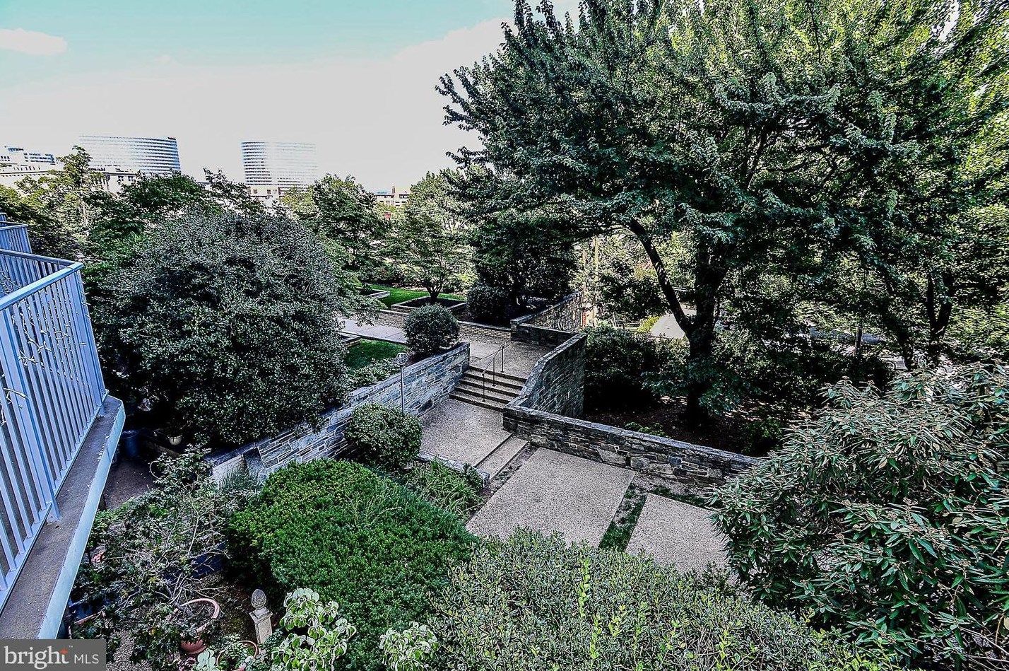 1200 Nash St, Arlington VA  22209-3616 exterior