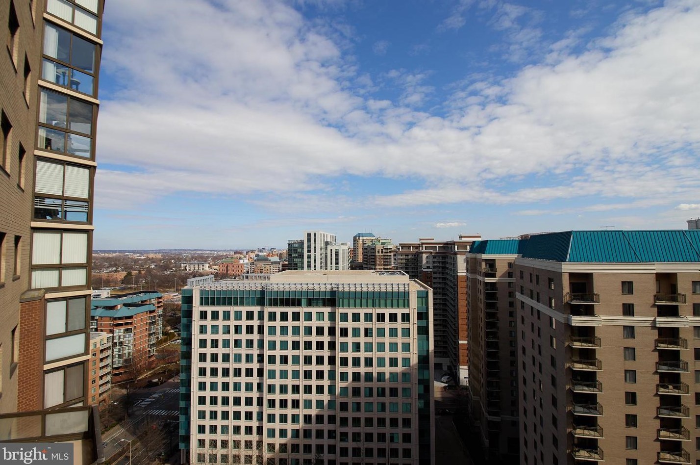 900 Stafford St, Arlington VA  22203-1842 exterior