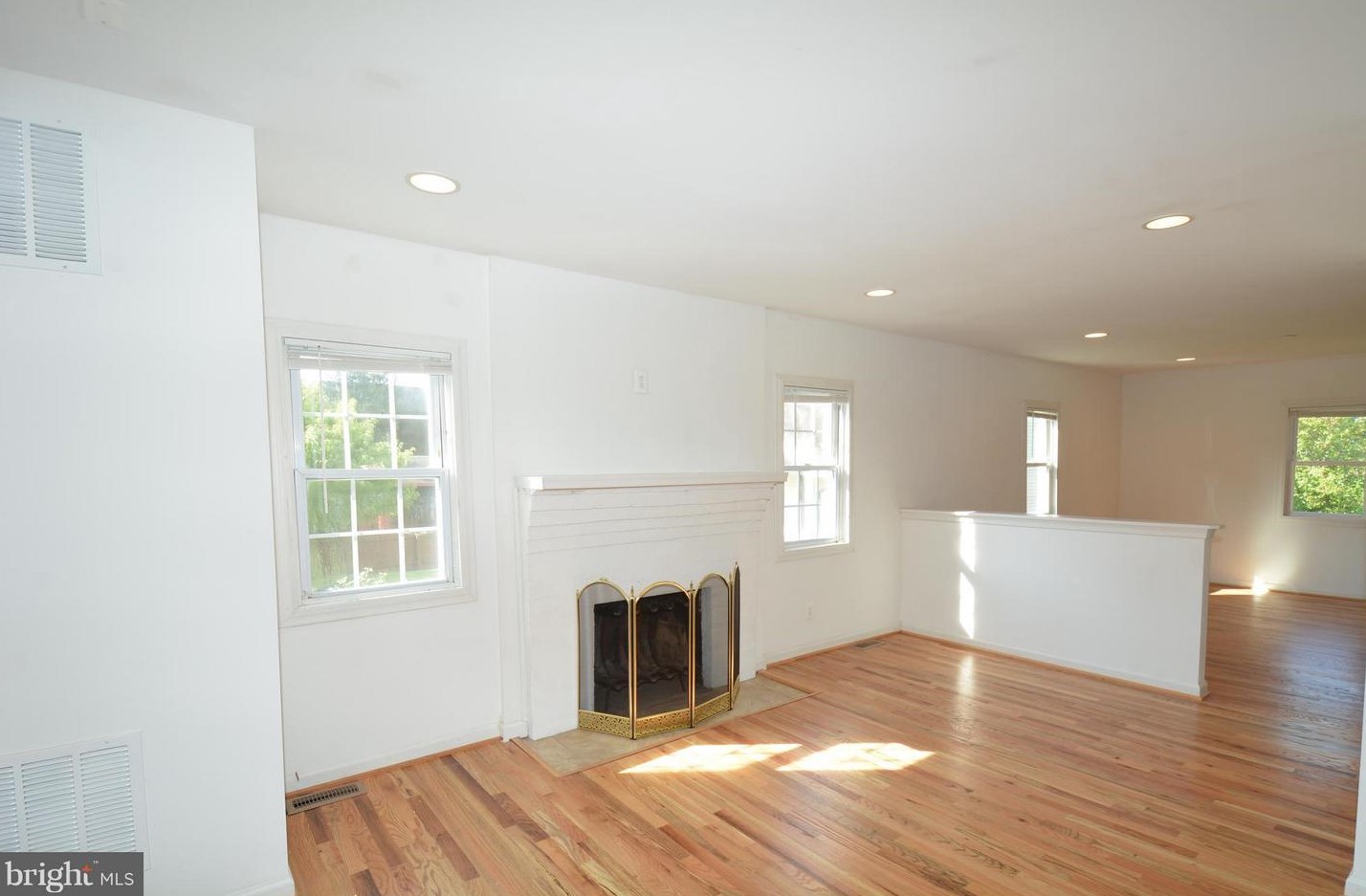 1946 Dinwiddie St, Arlington VA  22206-1067 exterior