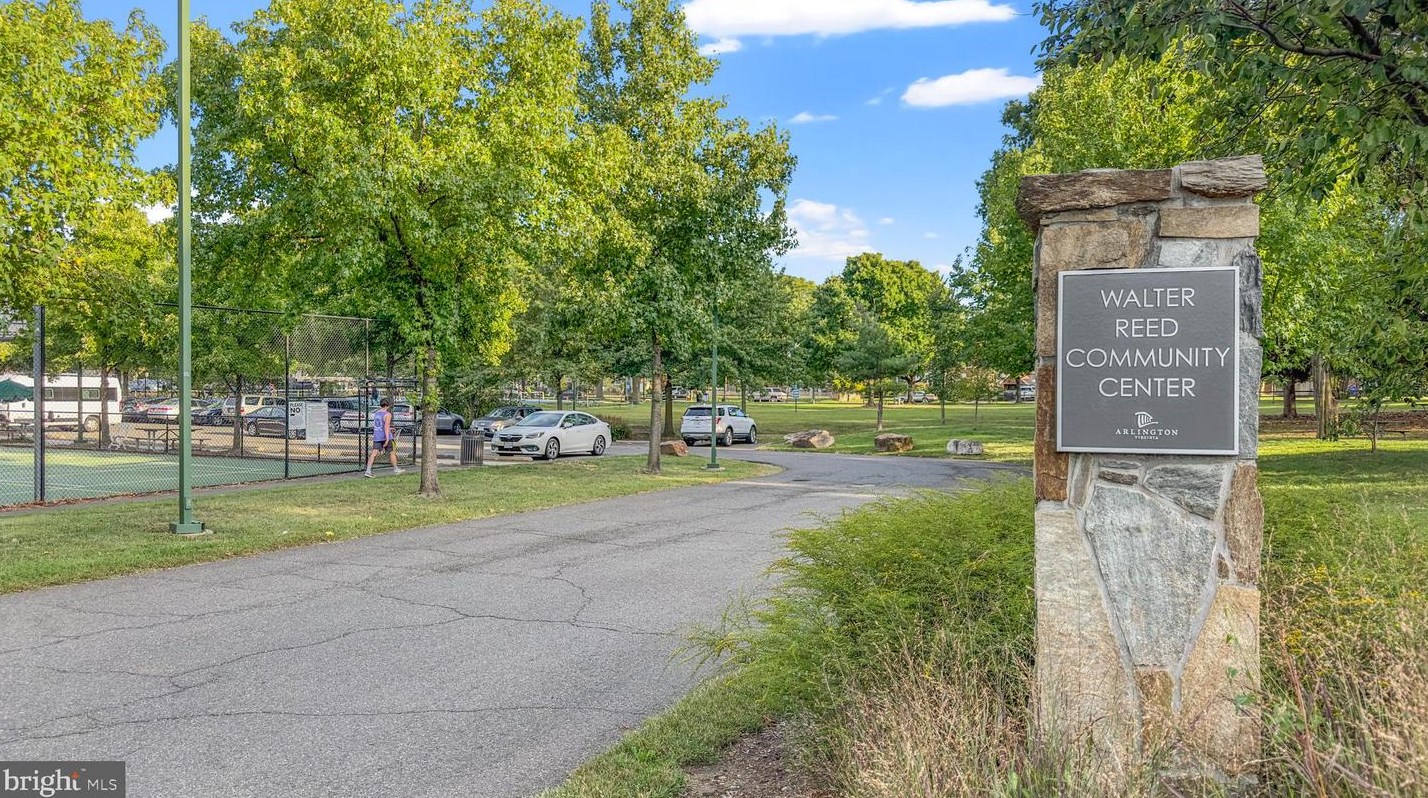 1303 Barton St, Arlington VA  22201-2708 exterior