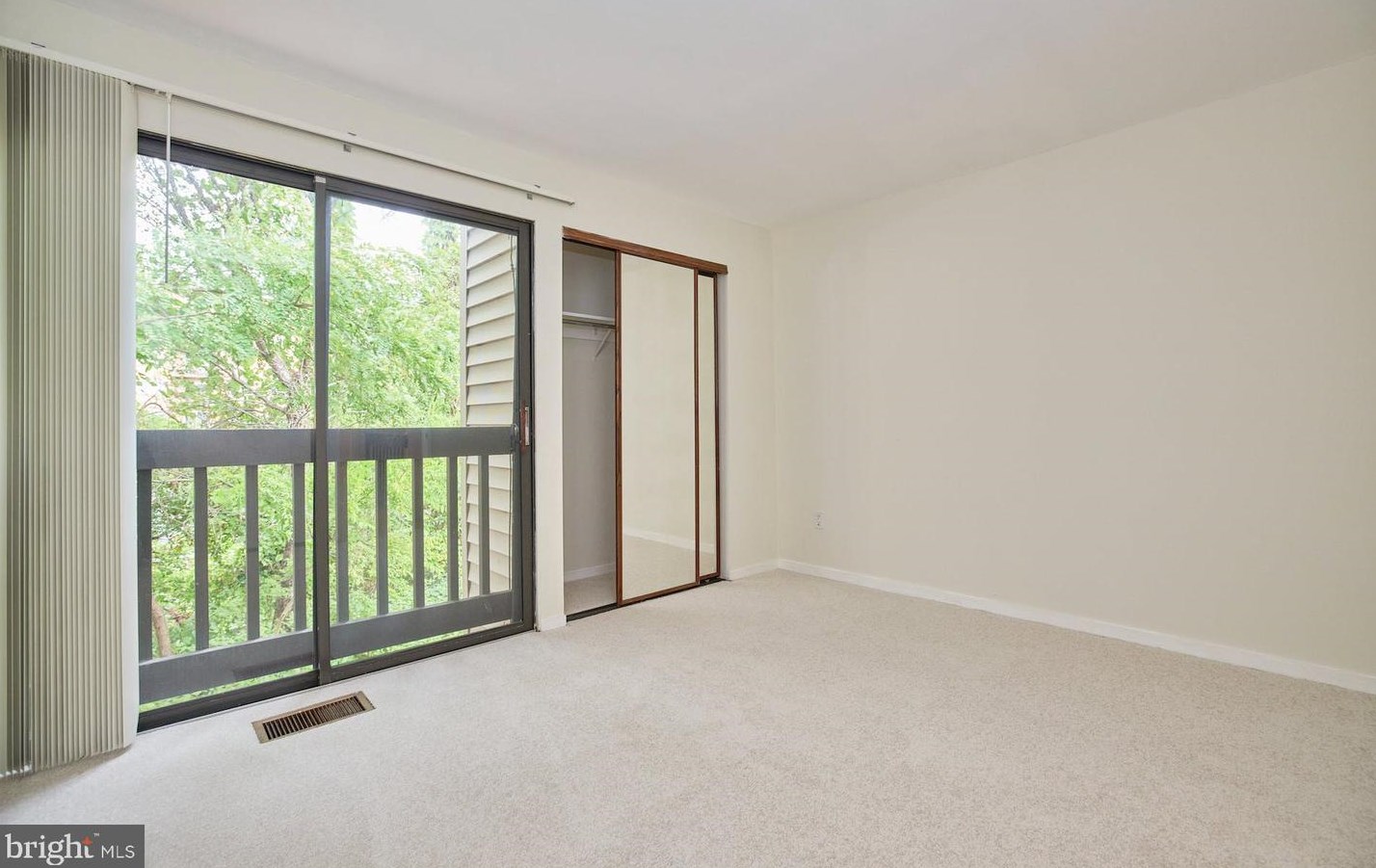 1229 Quinn St, Arlington VA 22209-3305 exterior