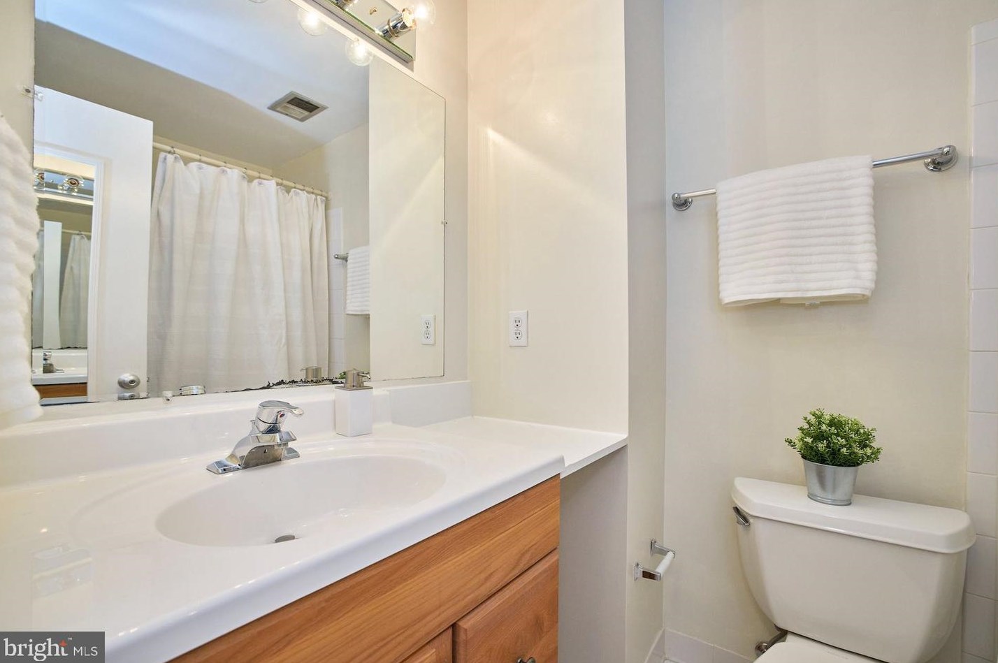 1229 Quinn St, Arlington VA 22209-3305 exterior