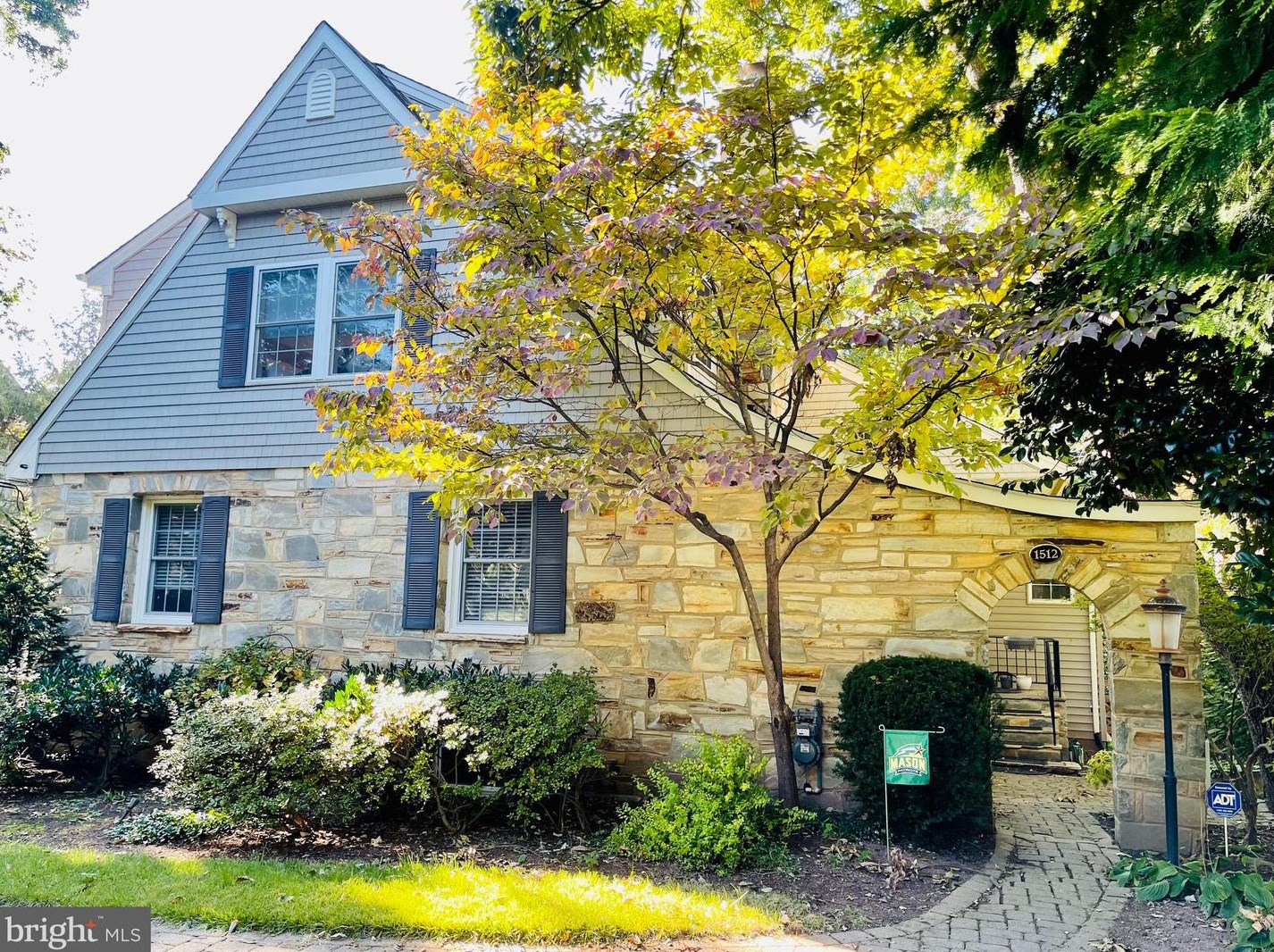 1512 Nicholas St, Arlington VA  22205-2213 exterior