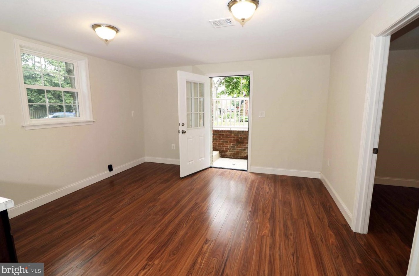 801 Veitch St, Arlington VA  22204-2124 exterior