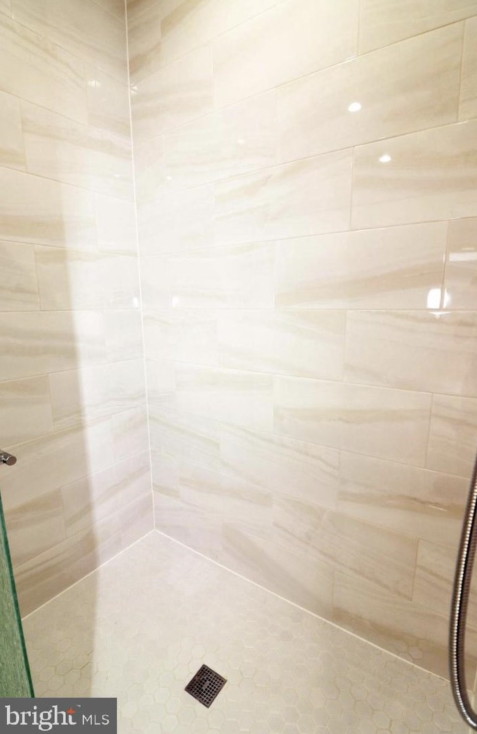 801 Veitch St, Arlington VA  22204-2124 exterior