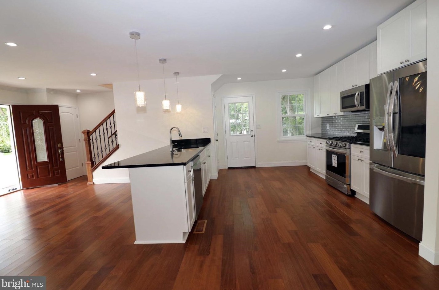 801 Veitch St, Arlington VA  22204-2124 exterior