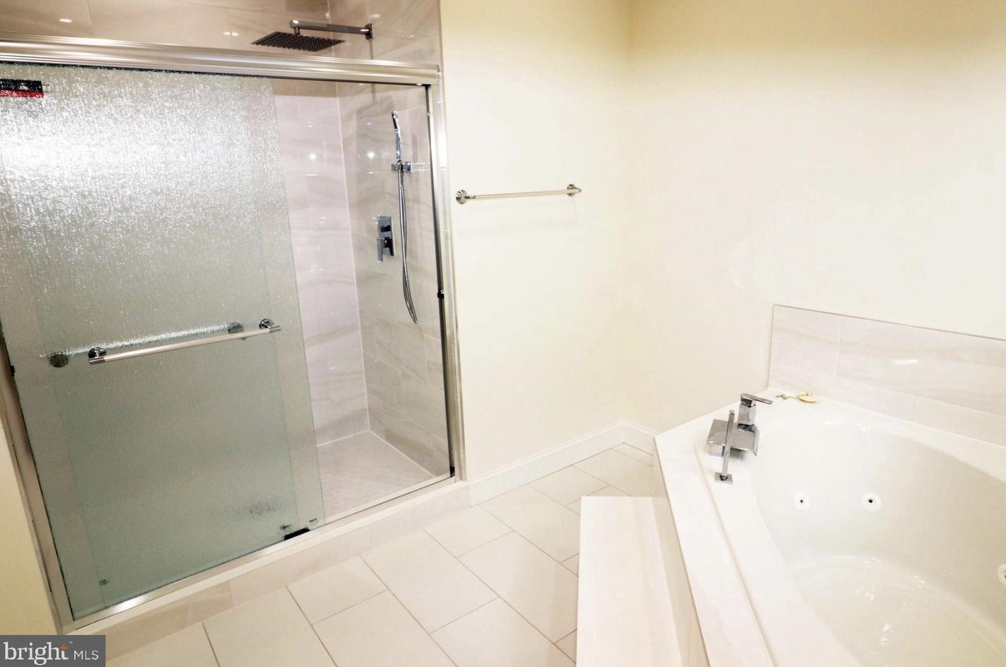 801 Veitch St, Arlington VA  22204-2124 exterior