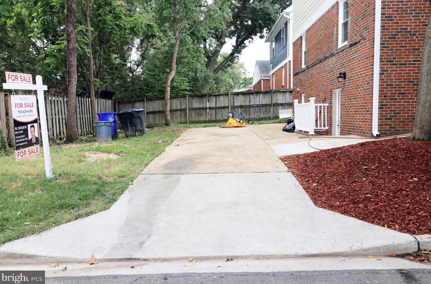 801 Veitch St, Arlington VA  22204-2124 exterior