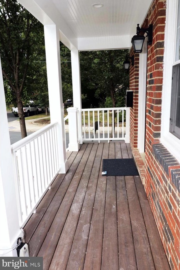 801 Veitch St, Arlington VA  22204-2124 exterior