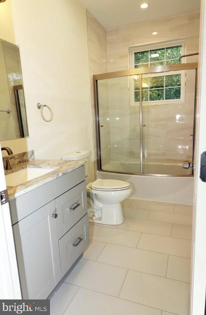 801 Veitch St, Arlington VA  22204-2124 exterior