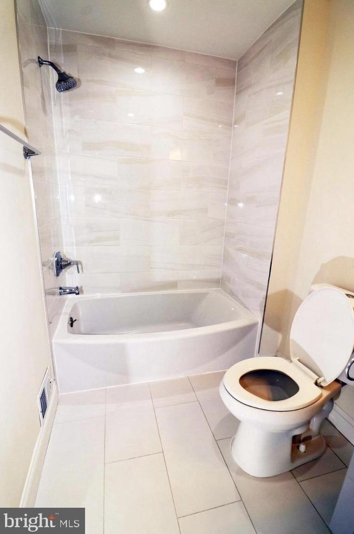 801 Veitch St, Arlington VA  22204-2124 exterior