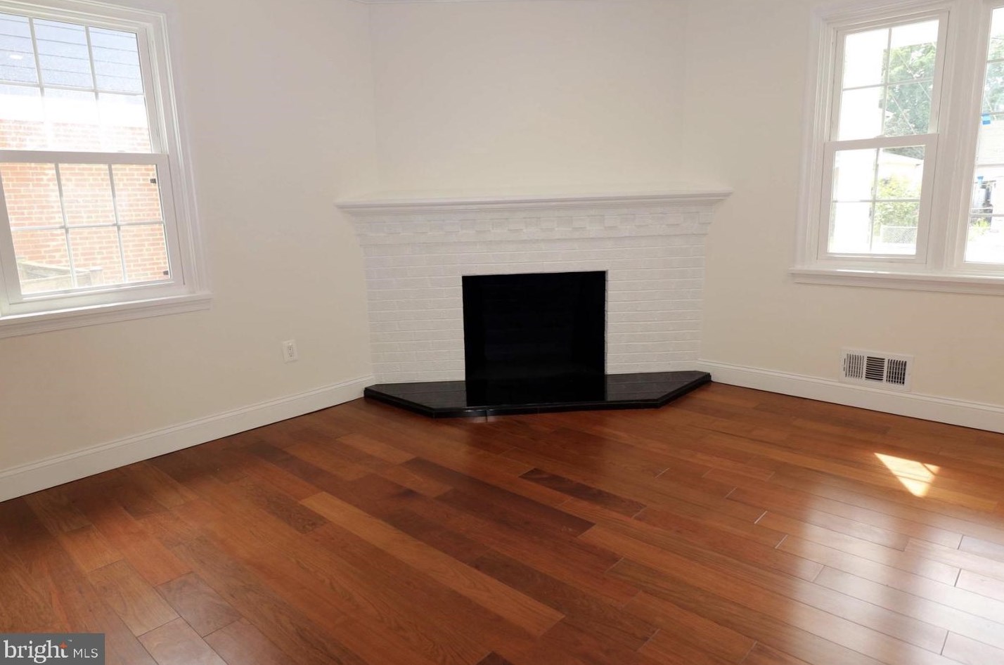 801 Veitch St, Arlington VA  22204-2124 exterior