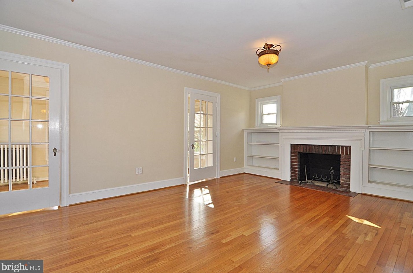 2104 Nottingham St, Arlington VA  22205-3323 exterior