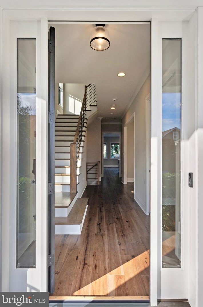 1724 Barton St, Arlington VA  22201-4012 exterior