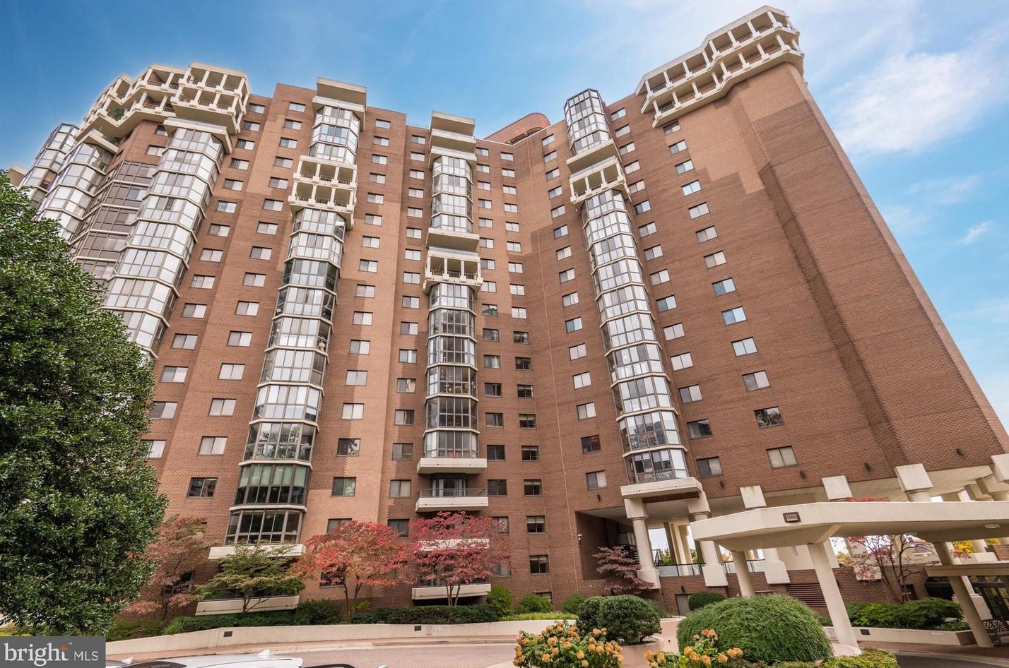 1600 Oak St, Arlington VA  22209-2751 exterior