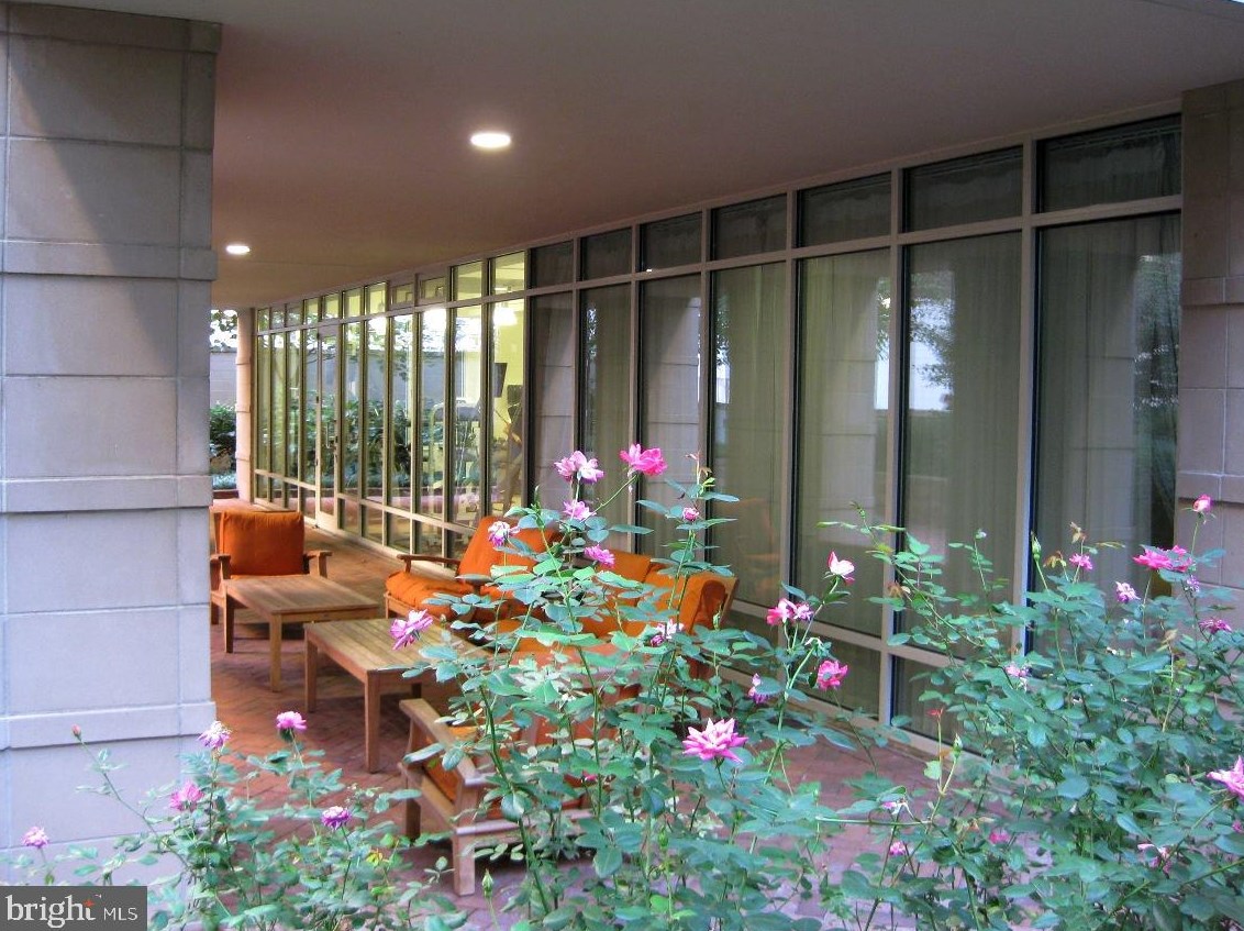 820 Pollard St, Arlington VA  22203-1903 exterior