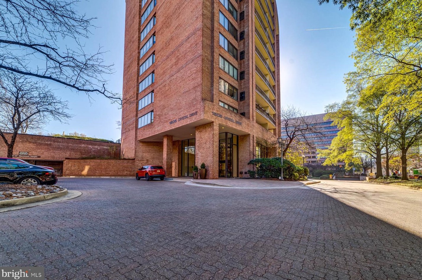 1805 Crystal Dr, Arlington VA  22202-4400 exterior