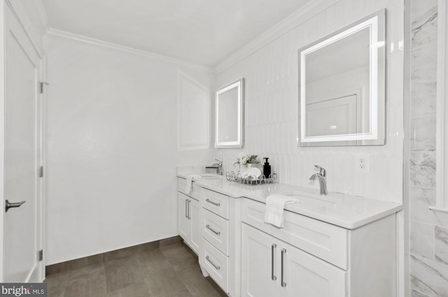 2762 Randolph St, Arlington VA  22207-5223 exterior