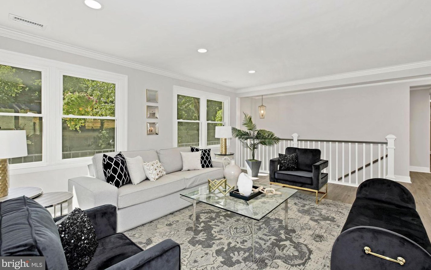 2762 Randolph St, Arlington VA  22207-5223 exterior