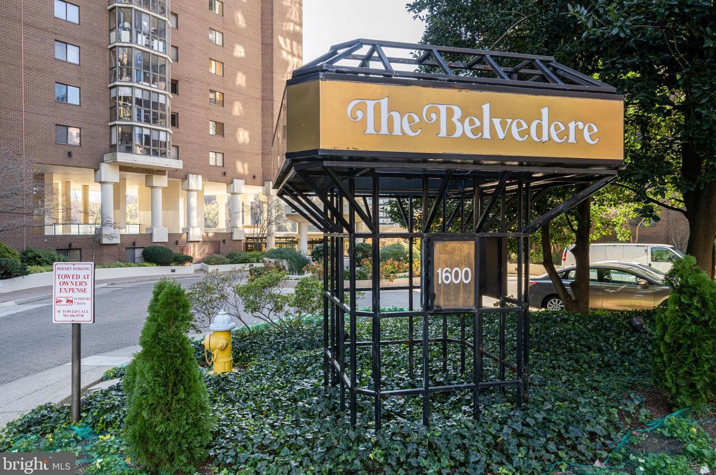 1600 Oak St, Arlington VA  22209-2751 exterior