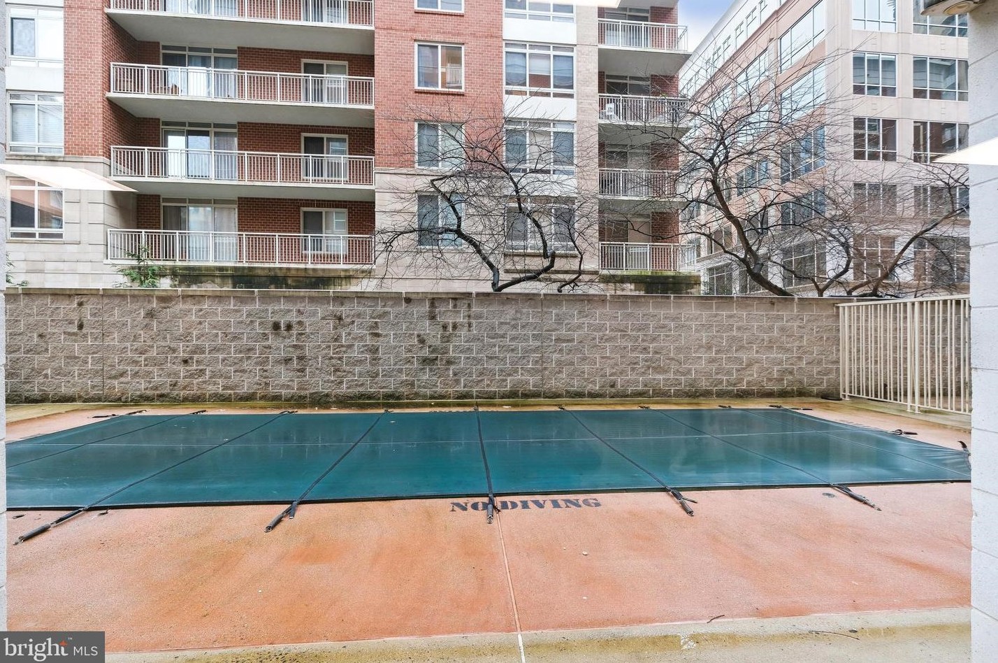 880 Pollard St, Arlington VA 22203-1903 exterior