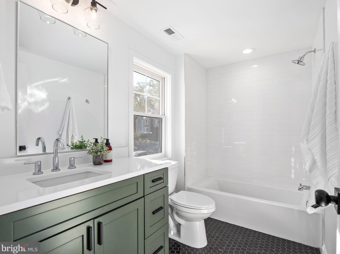 924 Lebanon St, Arlington VA  22205-1434 exterior