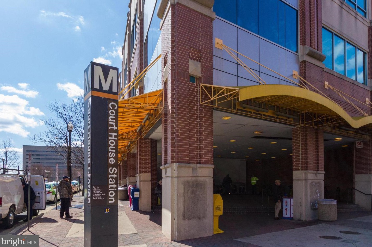 1901 Rhodes St, Arlington VA  22201-3138 exterior