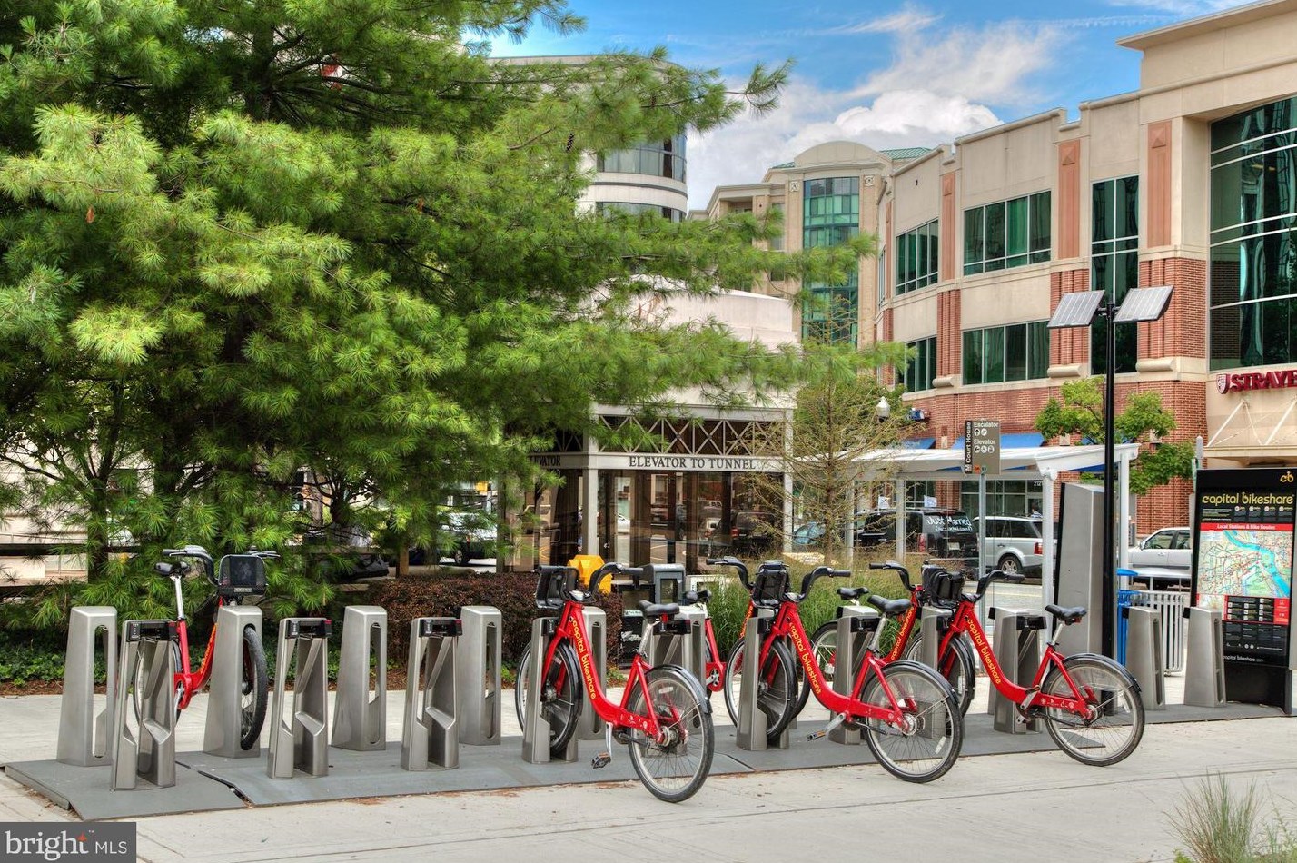 1050 Taylor St, Arlington VA  22201-4706 exterior