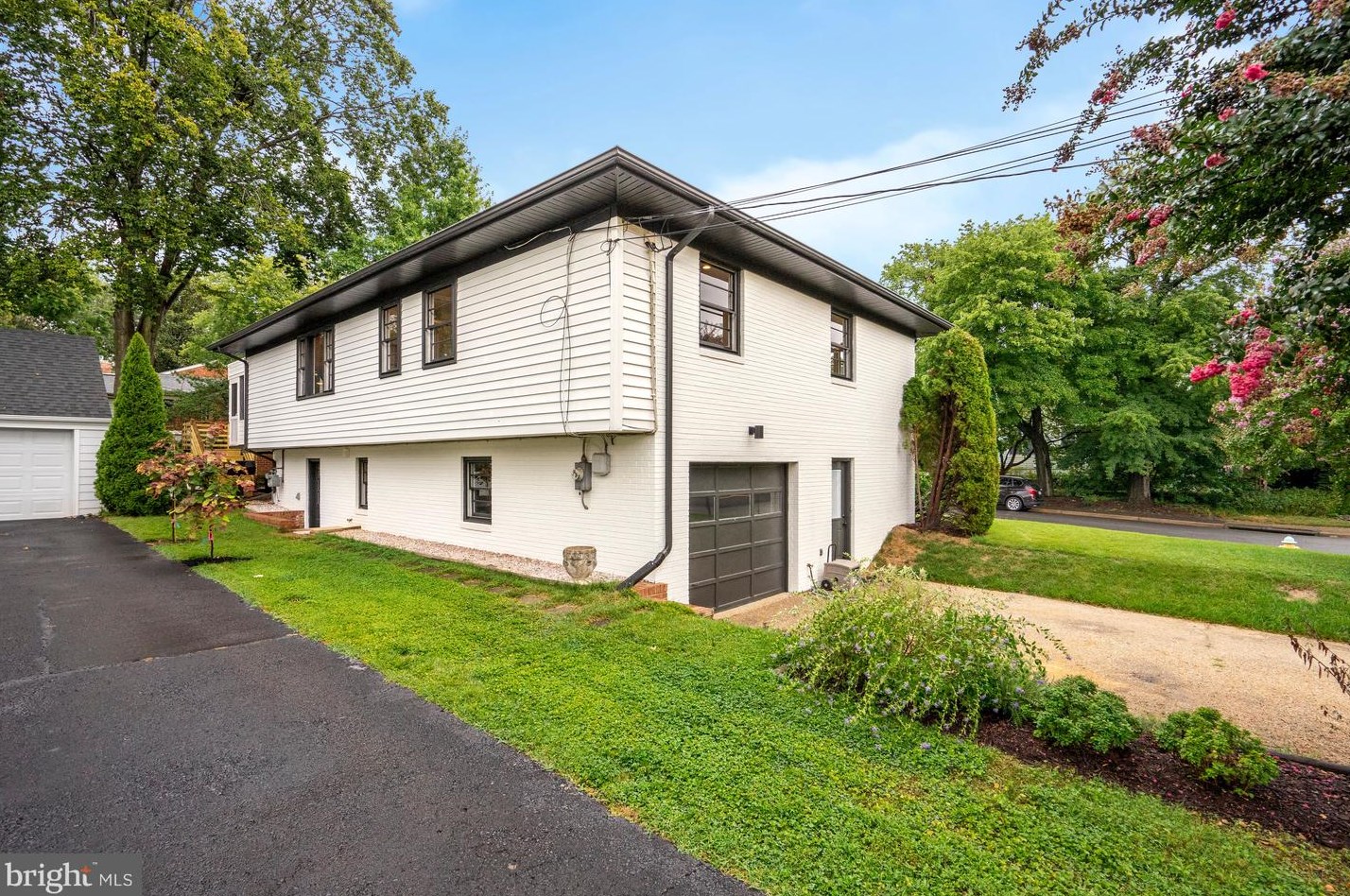 2600 Nottingham St, Arlington VA  22207-1249 exterior