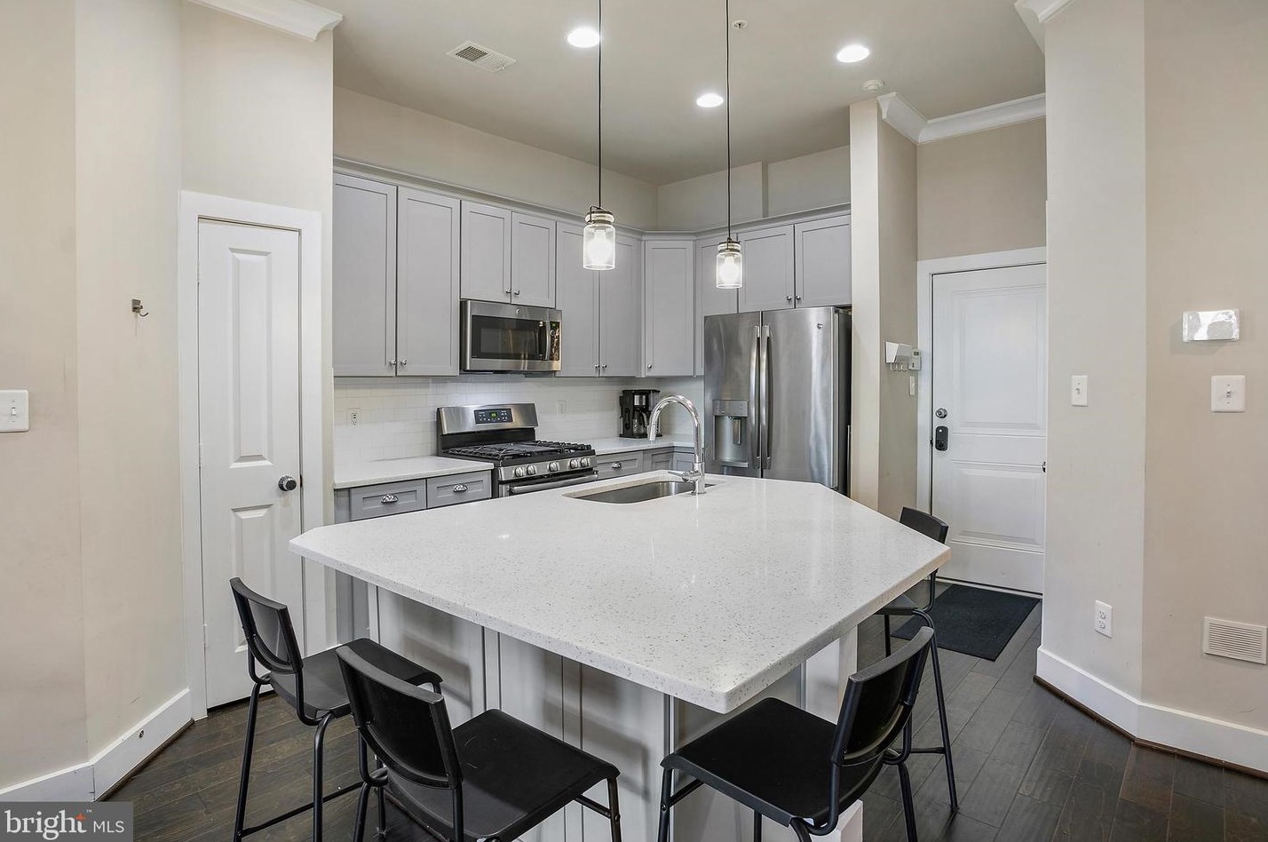 1334 Quinn St, Arlington VA  22204 exterior