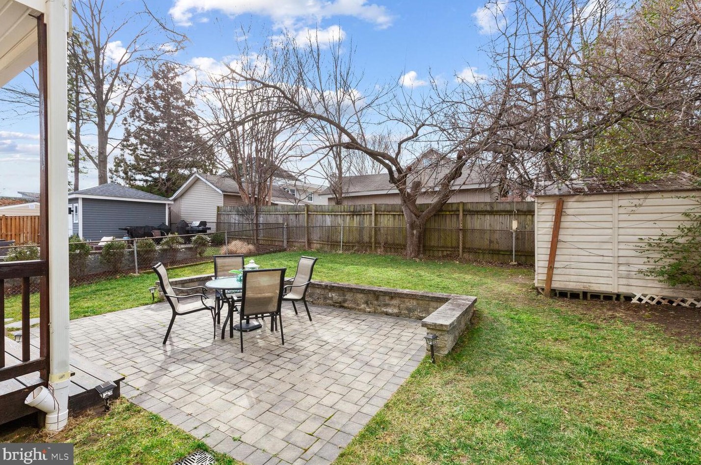 1244 Taylor St, Arlington VA 22201-5728 exterior