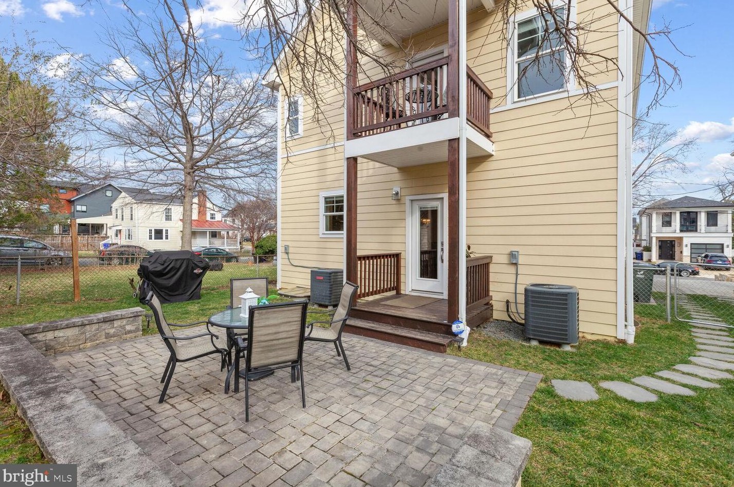 1244 Taylor St, Arlington VA 22201-5728 exterior