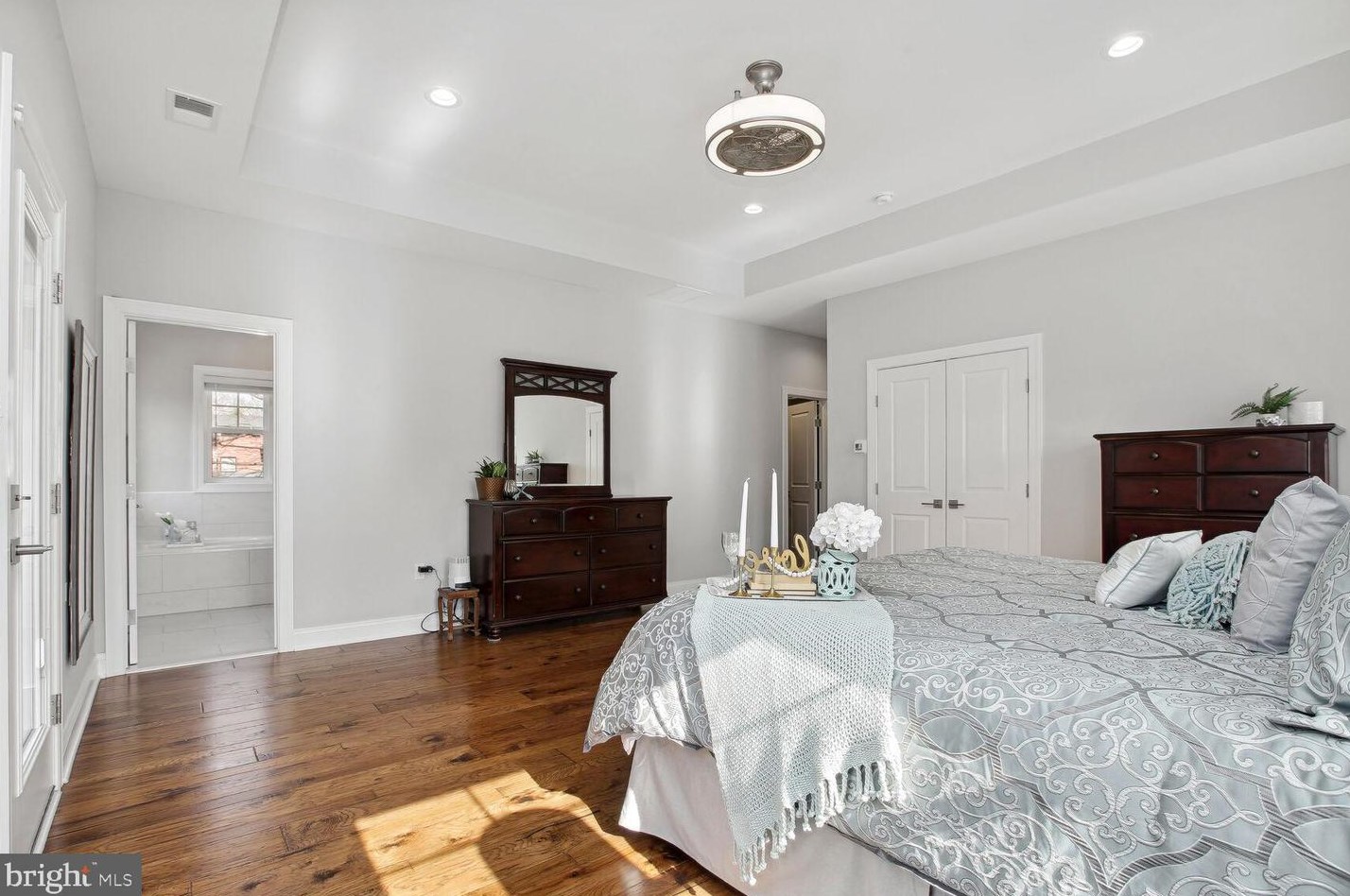 1244 Taylor St, Arlington VA 22201-5728 exterior