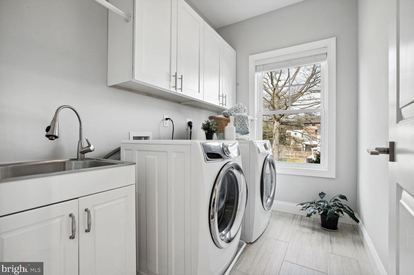 1244 Taylor St, Arlington VA 22201-5728 exterior