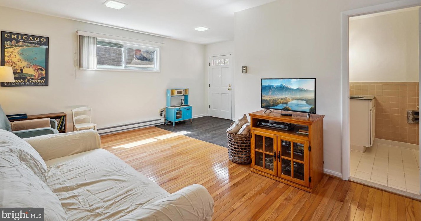 1231 Buchanan St, Arlington VA 22204-1345 exterior