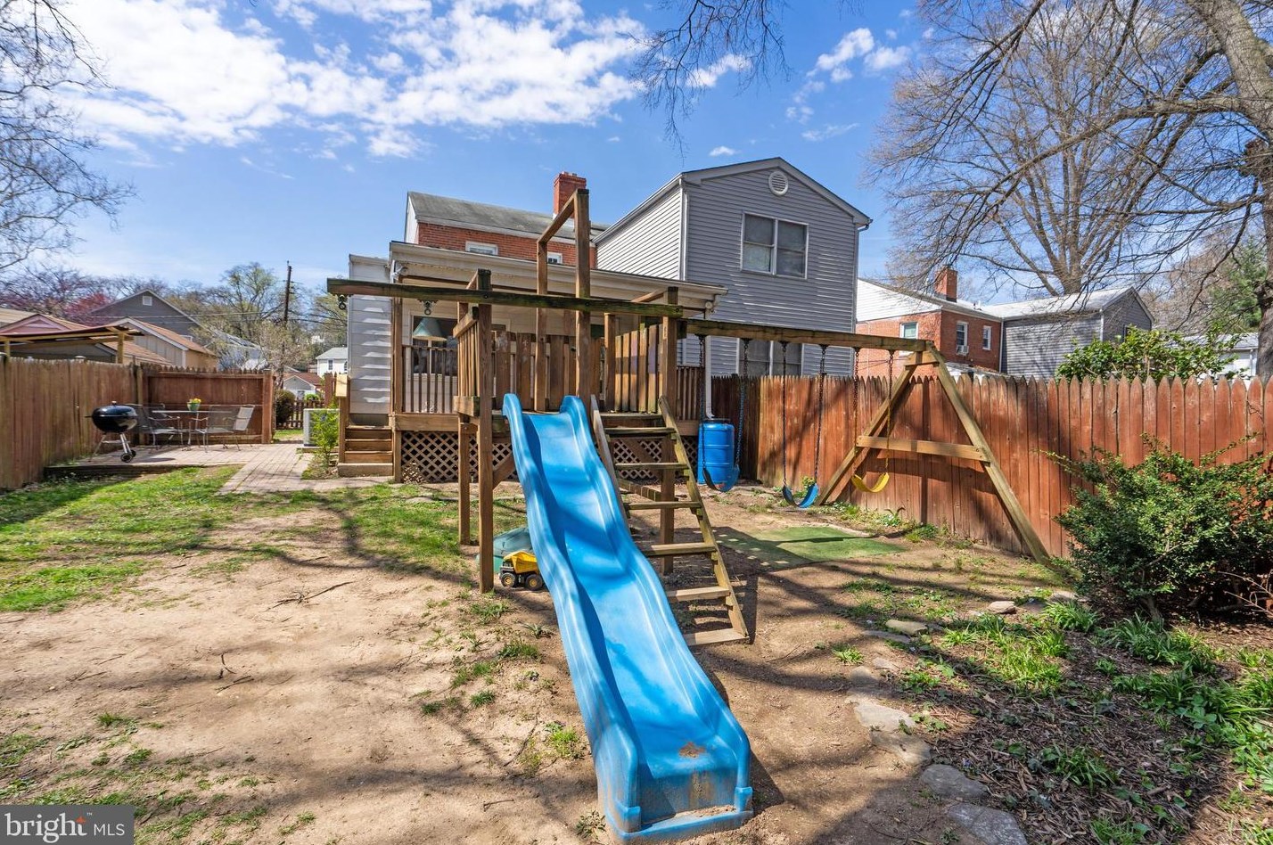 1231 Buchanan St, Arlington VA 22204-1345 exterior