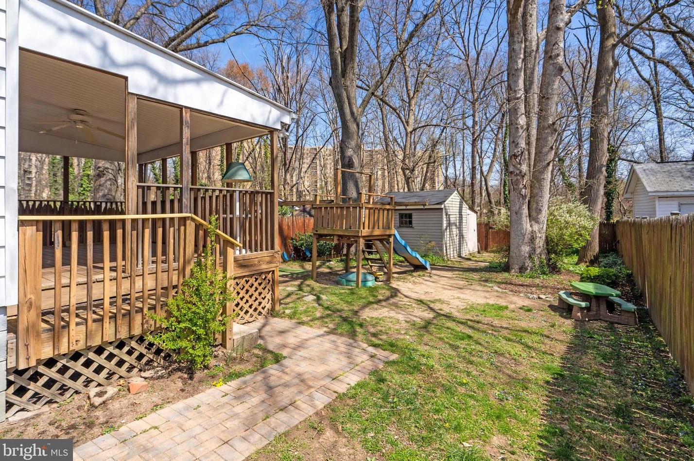 1231 Buchanan St, Arlington VA 22204-1345 exterior