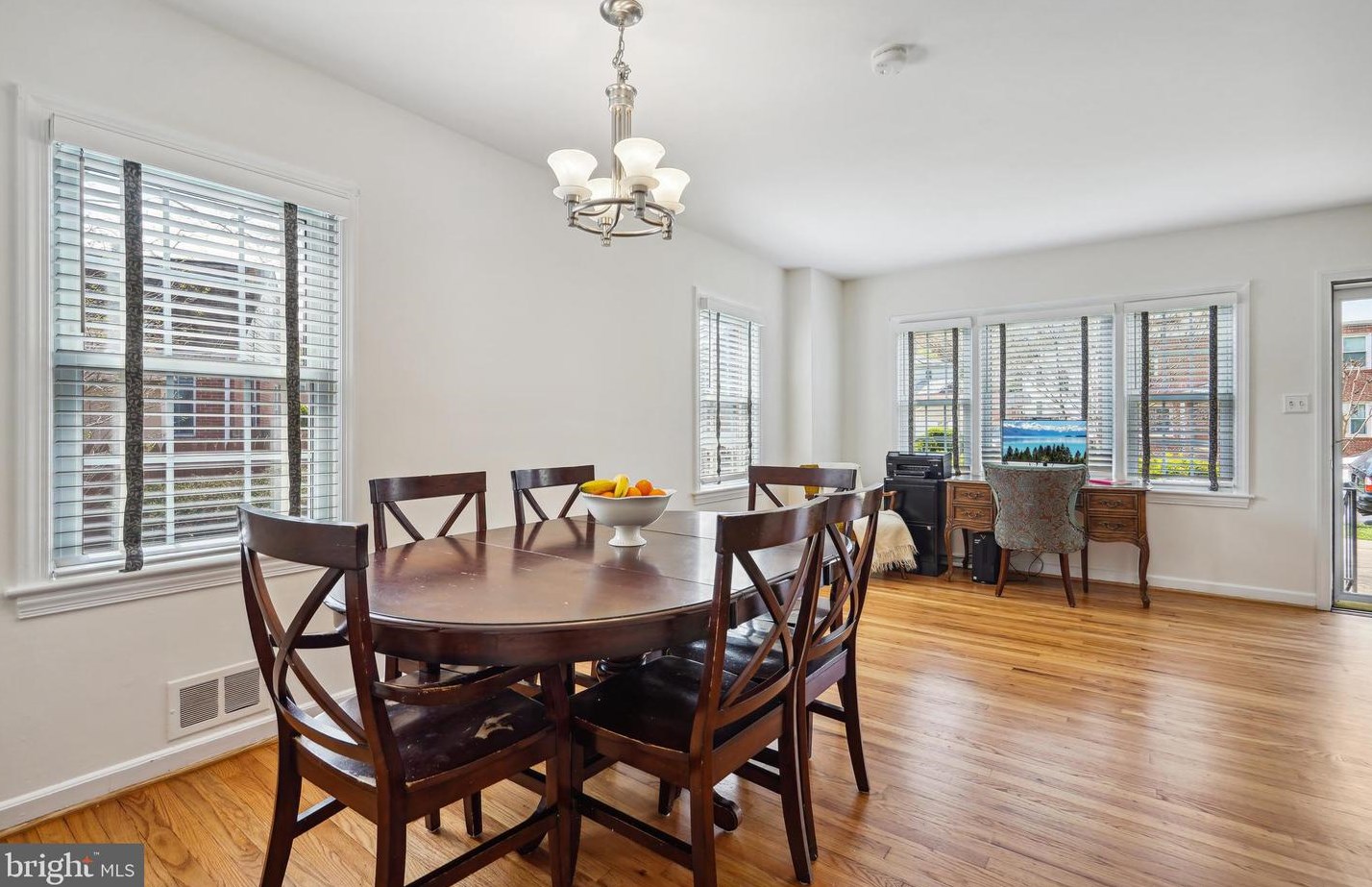 1231 Buchanan St, Arlington VA 22204-1345 exterior