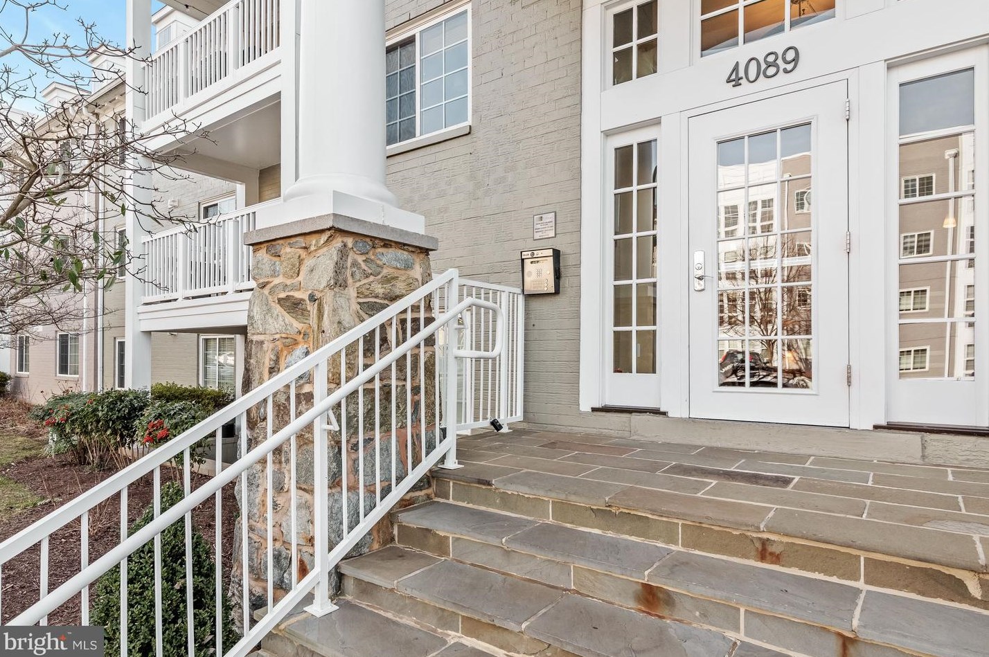 4089 Four Mile Run Dr, Arlington VA  22204-5632 exterior