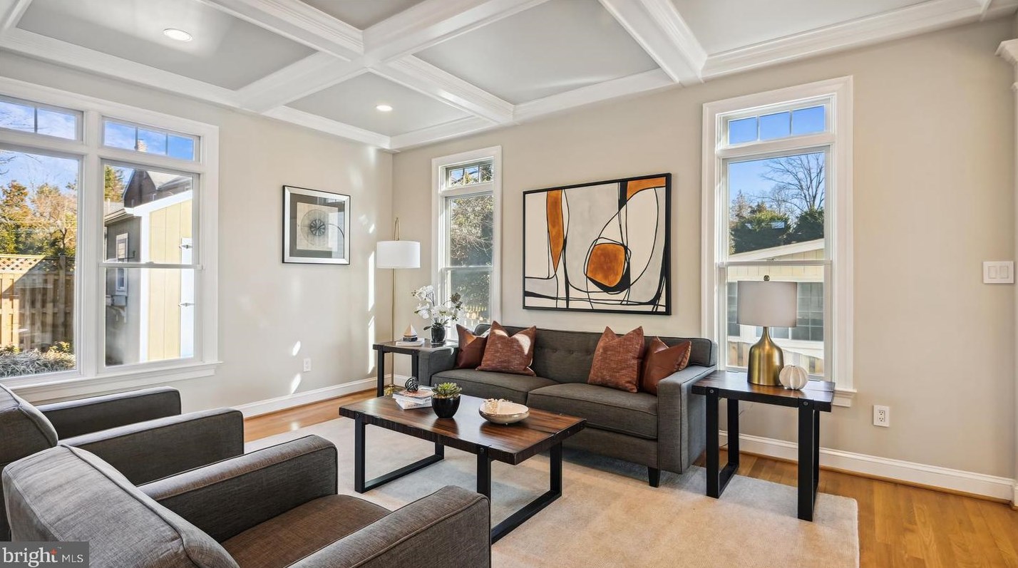 2525 Kenilworth St, Arlington VA  22207-1420 exterior