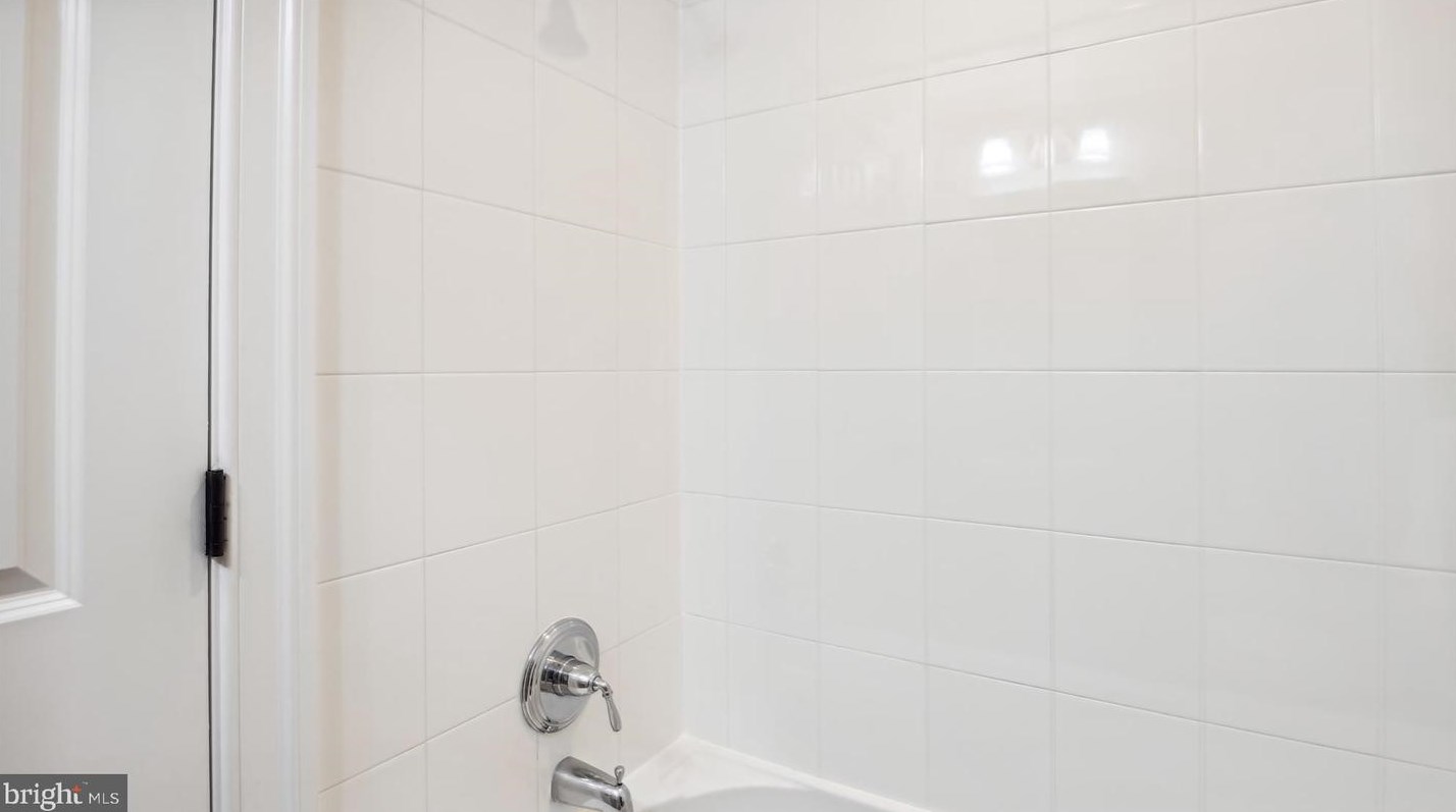 2525 Kenilworth St, Arlington VA  22207-1420 exterior