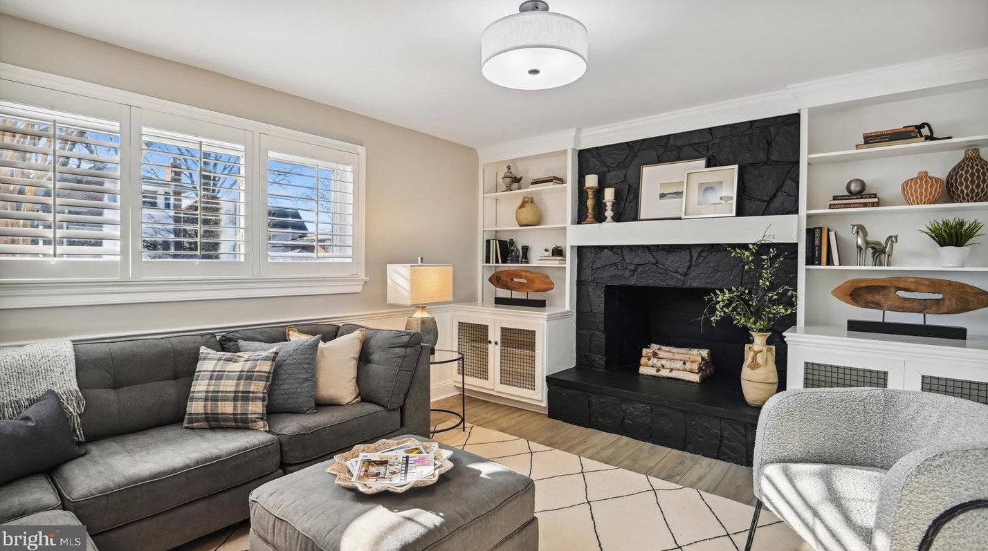 2525 Kenilworth St, Arlington VA  22207-1420 exterior