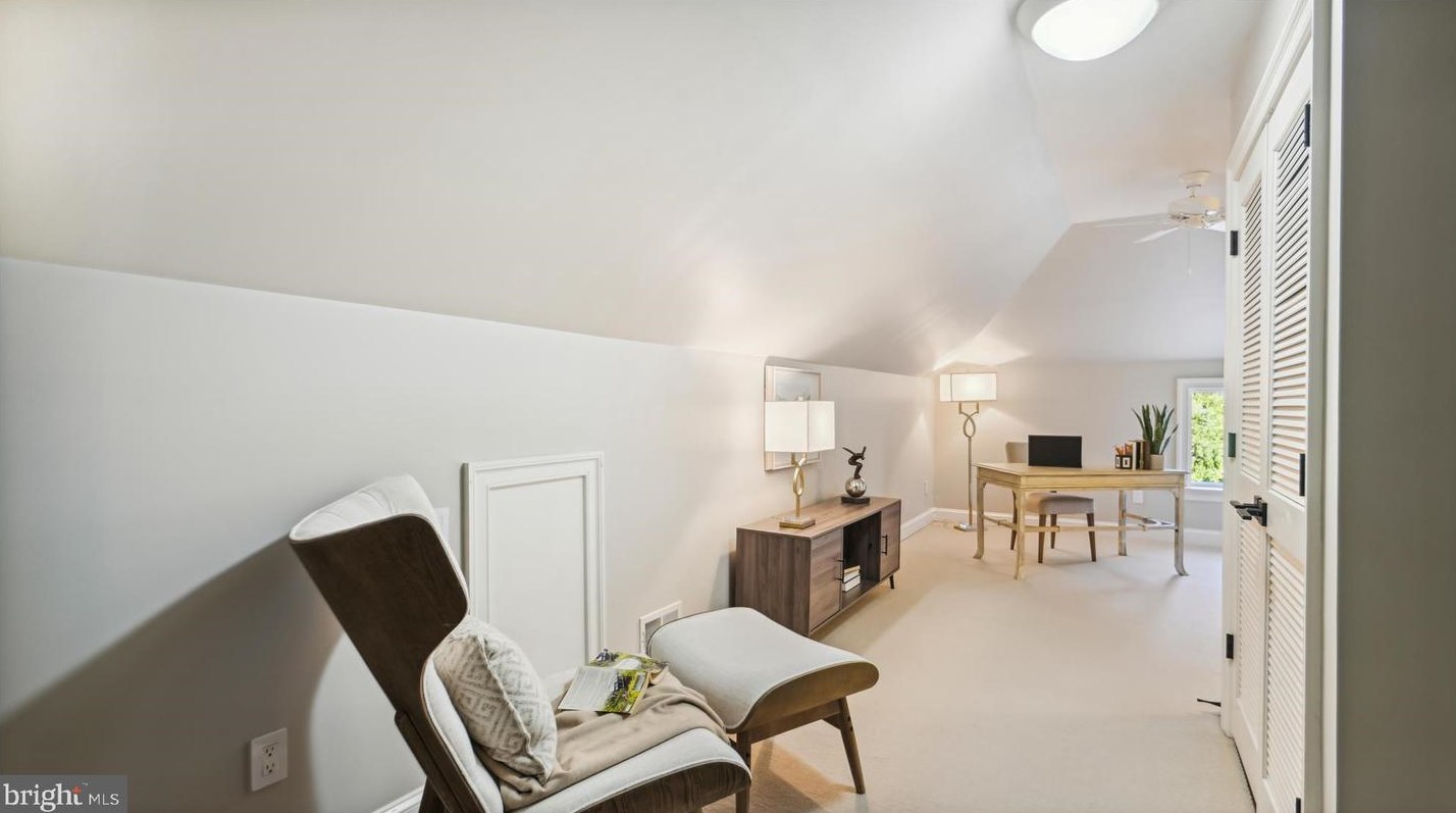 2525 Kenilworth St, Arlington VA  22207-1420 exterior