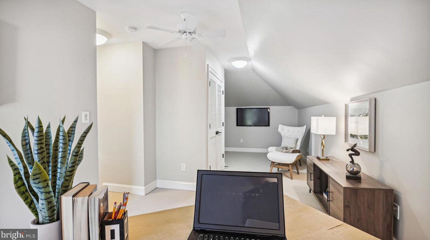 2525 Kenilworth St, Arlington VA  22207-1420 exterior